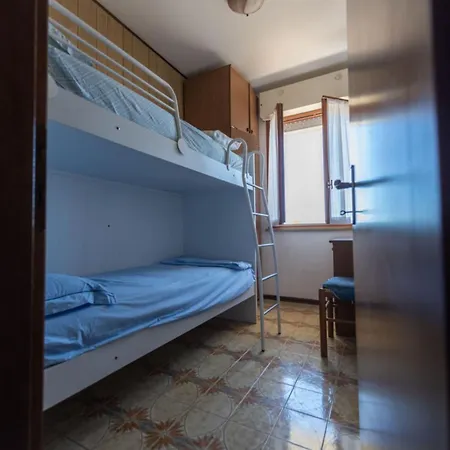 Seaside Flat With Terrace-beahost Бібіоне